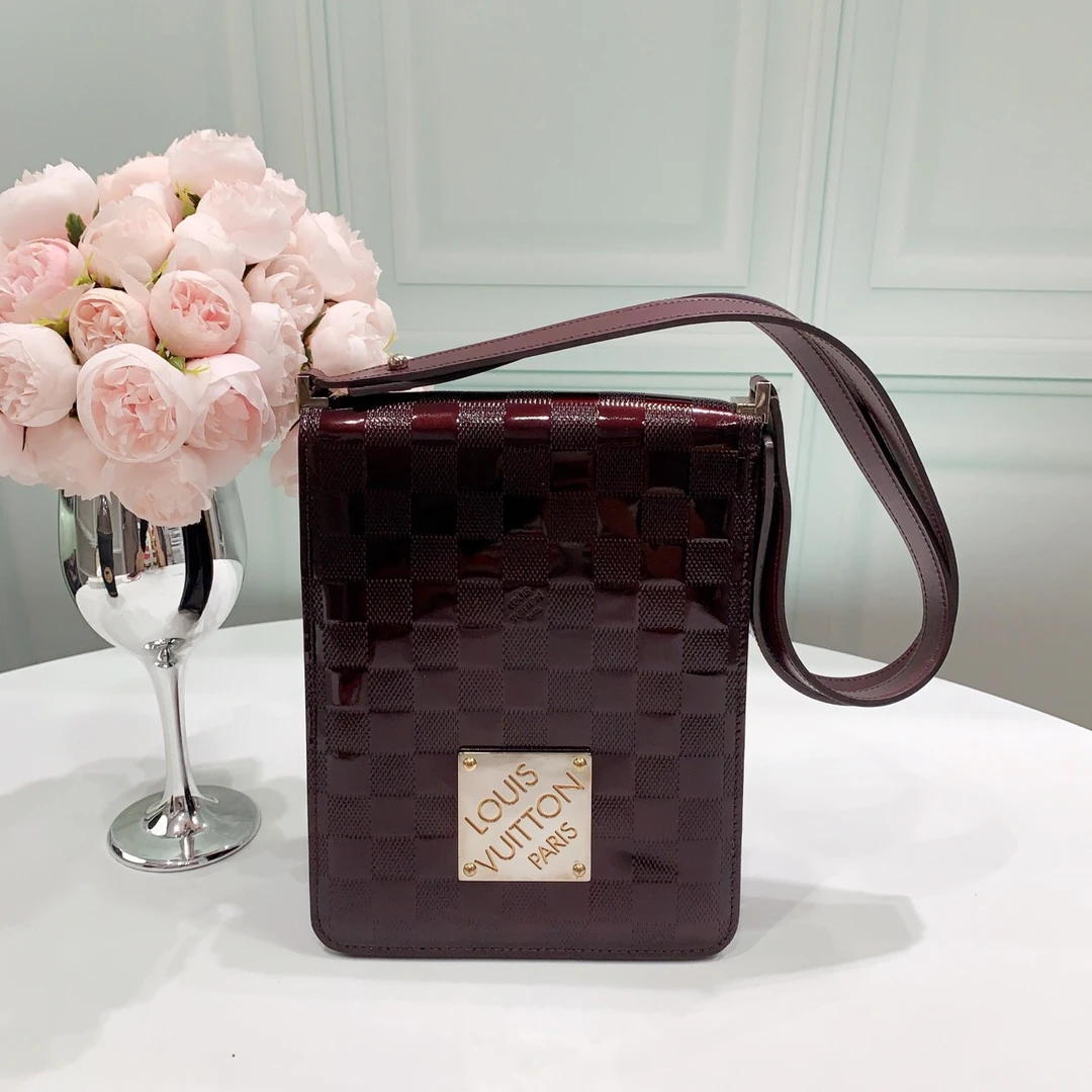 99新 LouisVuitton/路易威登 LV/路易威登车厘子色漆皮单肩包