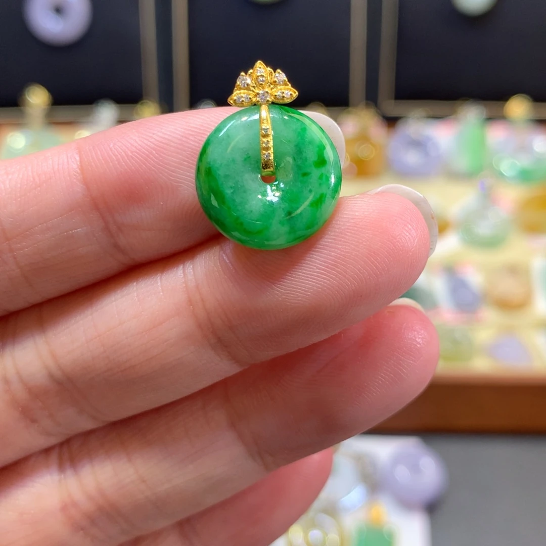 翡翠18K金镶嵌颈饰