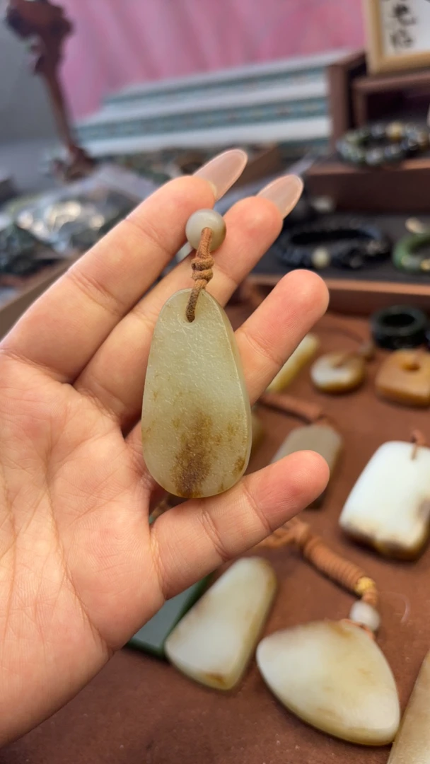 天然和田玉老光吊坠