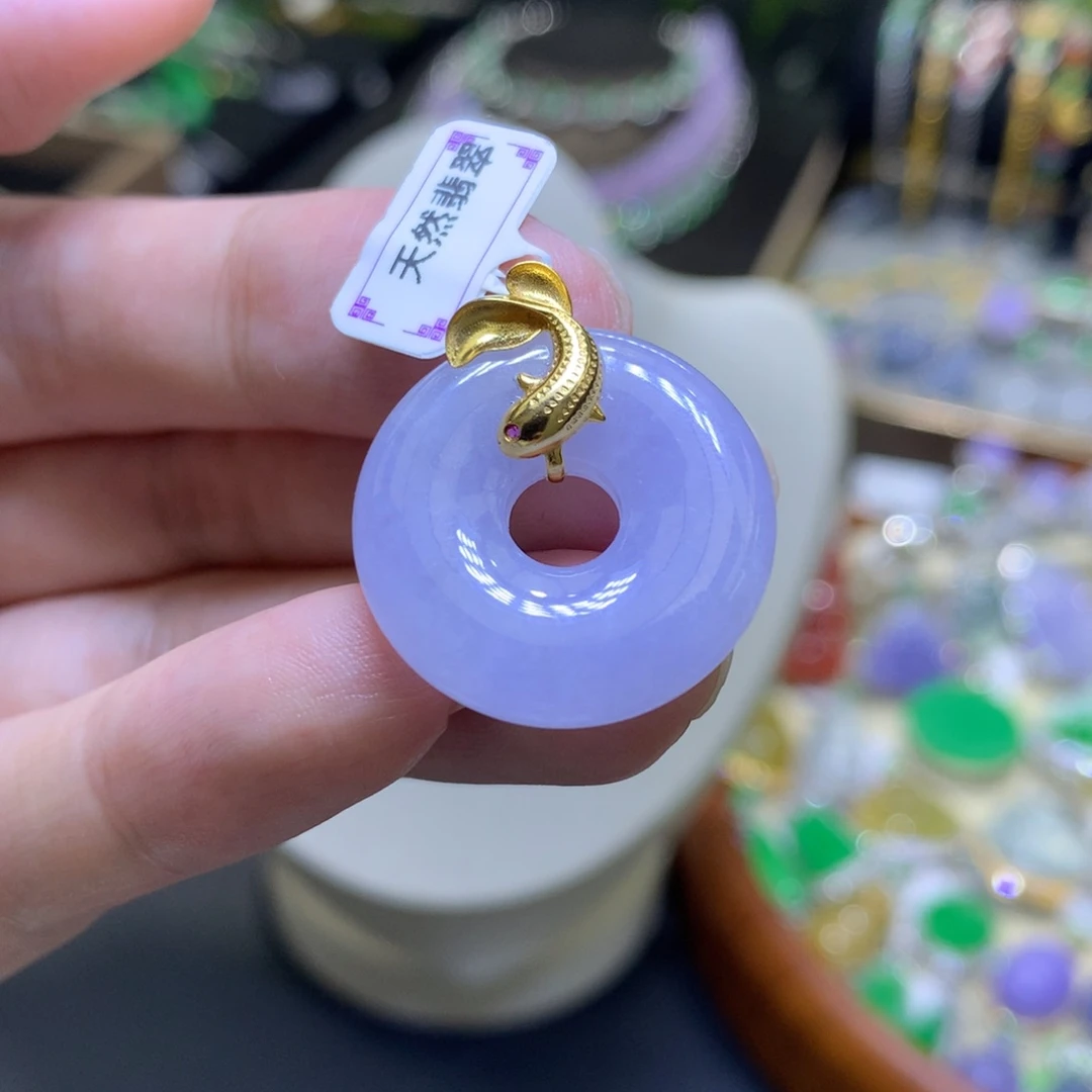 颈饰18K金镶嵌翡翠