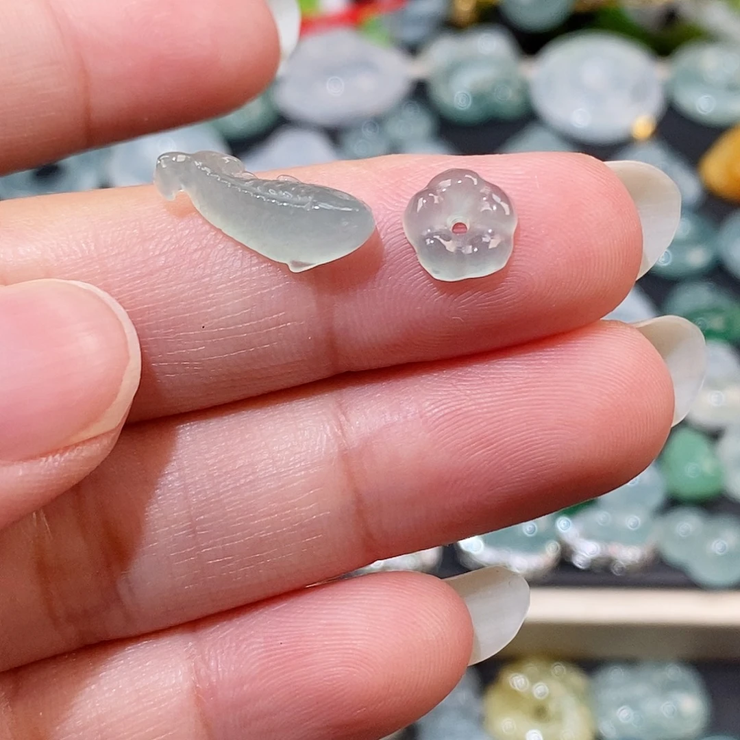 翡翠未镶嵌颈饰锦鲤小鱼