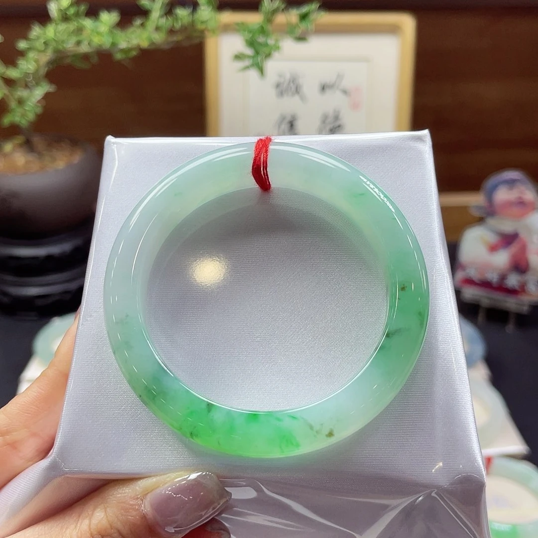 翡翠未镶嵌手镯37 号