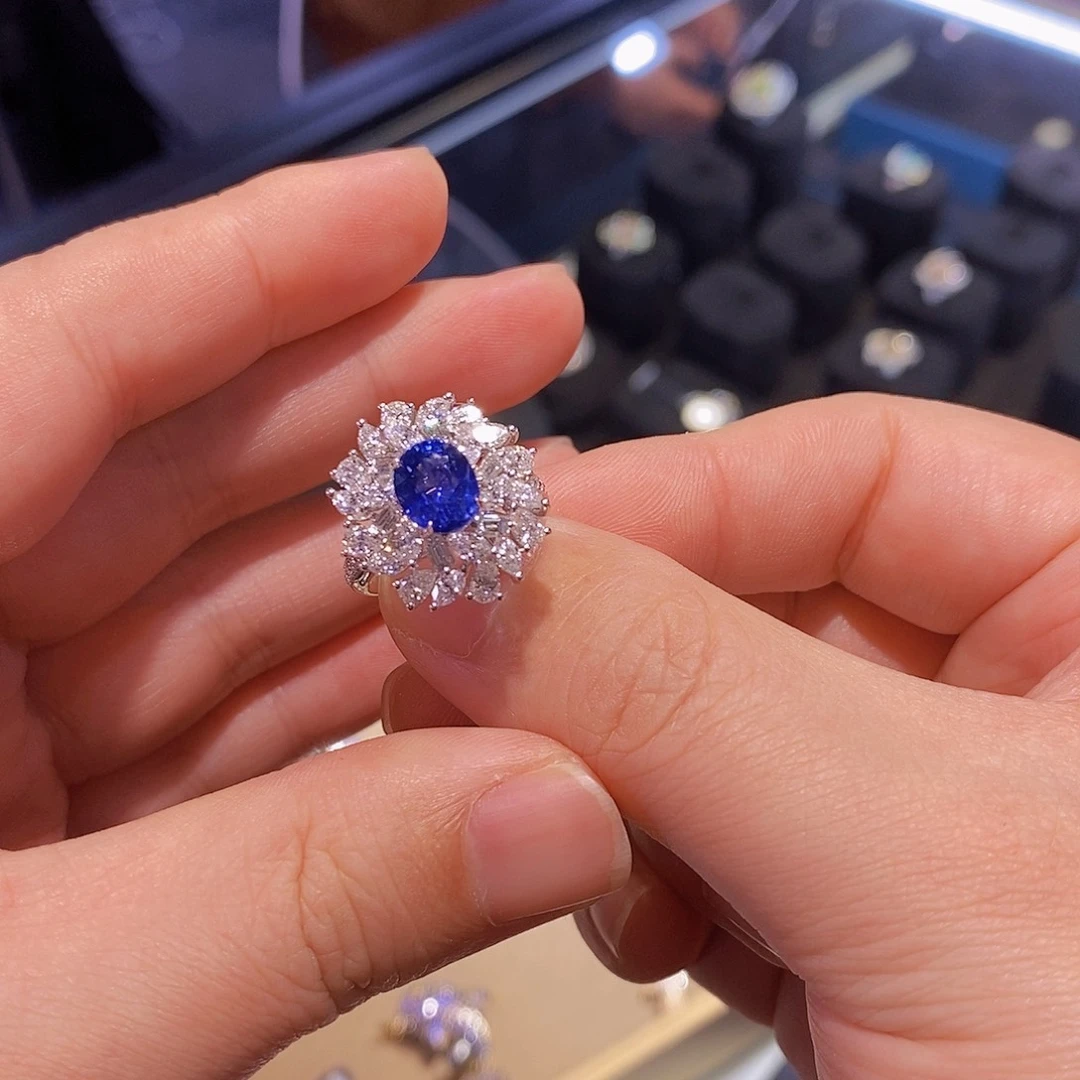 戒指蓝宝石18K金镶嵌AIGS无烧矢车菊3.09克拉
