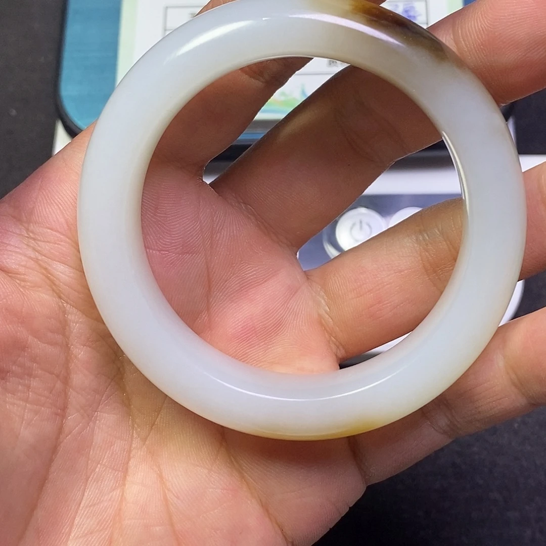 颈饰未镶嵌和田玉（糖玉）