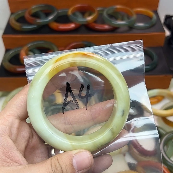 用***洋蛇纹石玉未镶嵌手镯