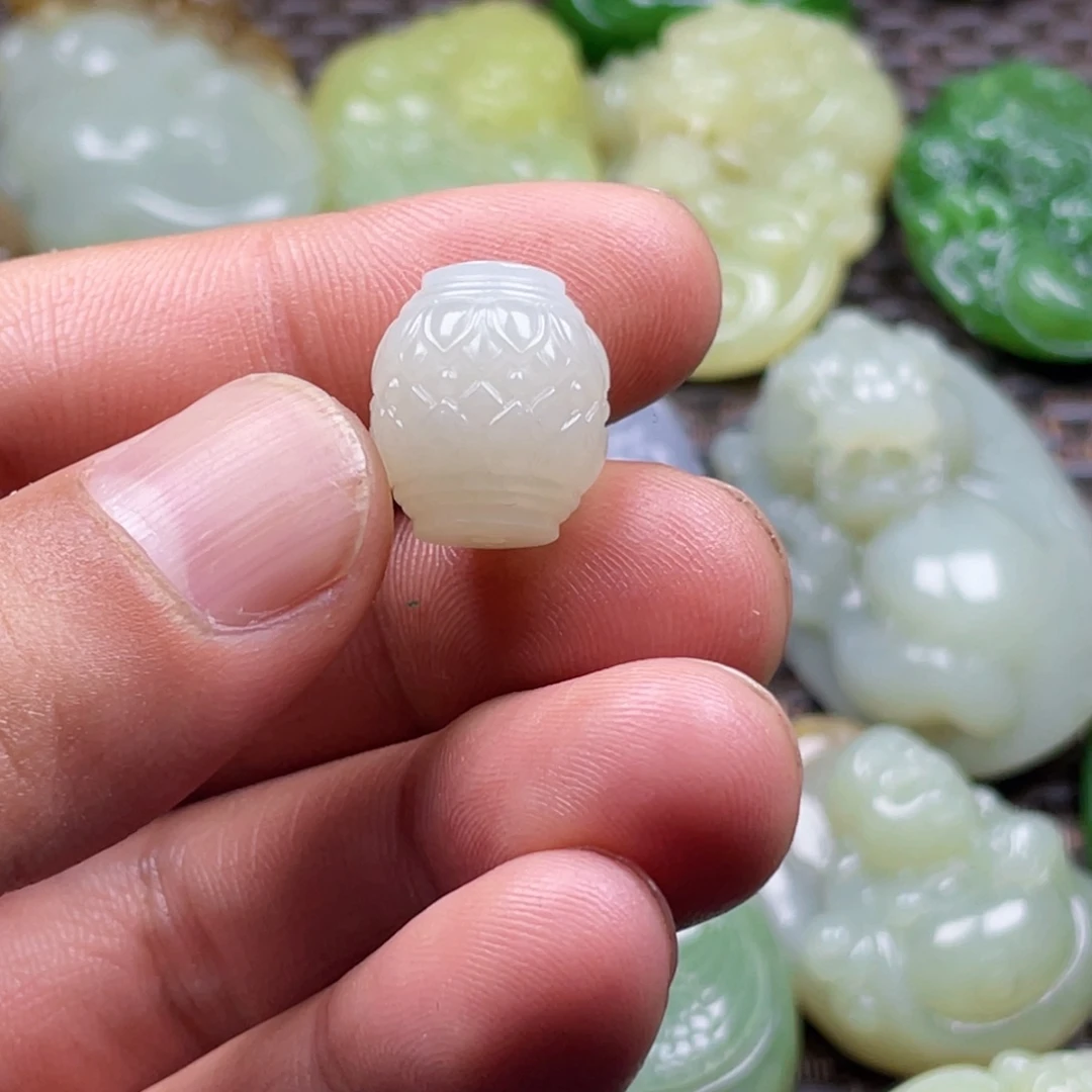 厨***农和田玉未镶嵌挂件