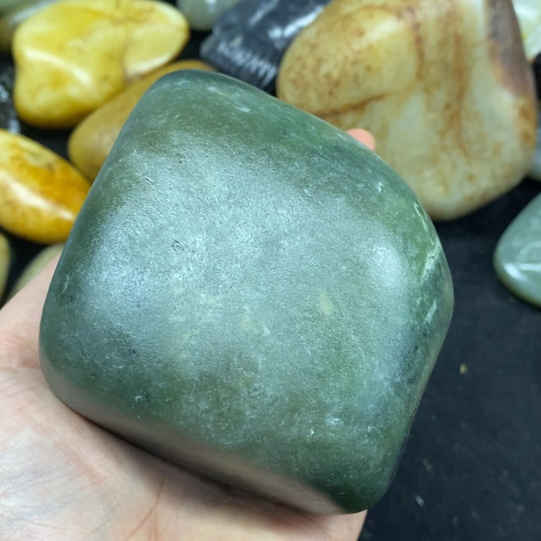 未镶嵌和田玉（糖玉）挂件皮*虎
