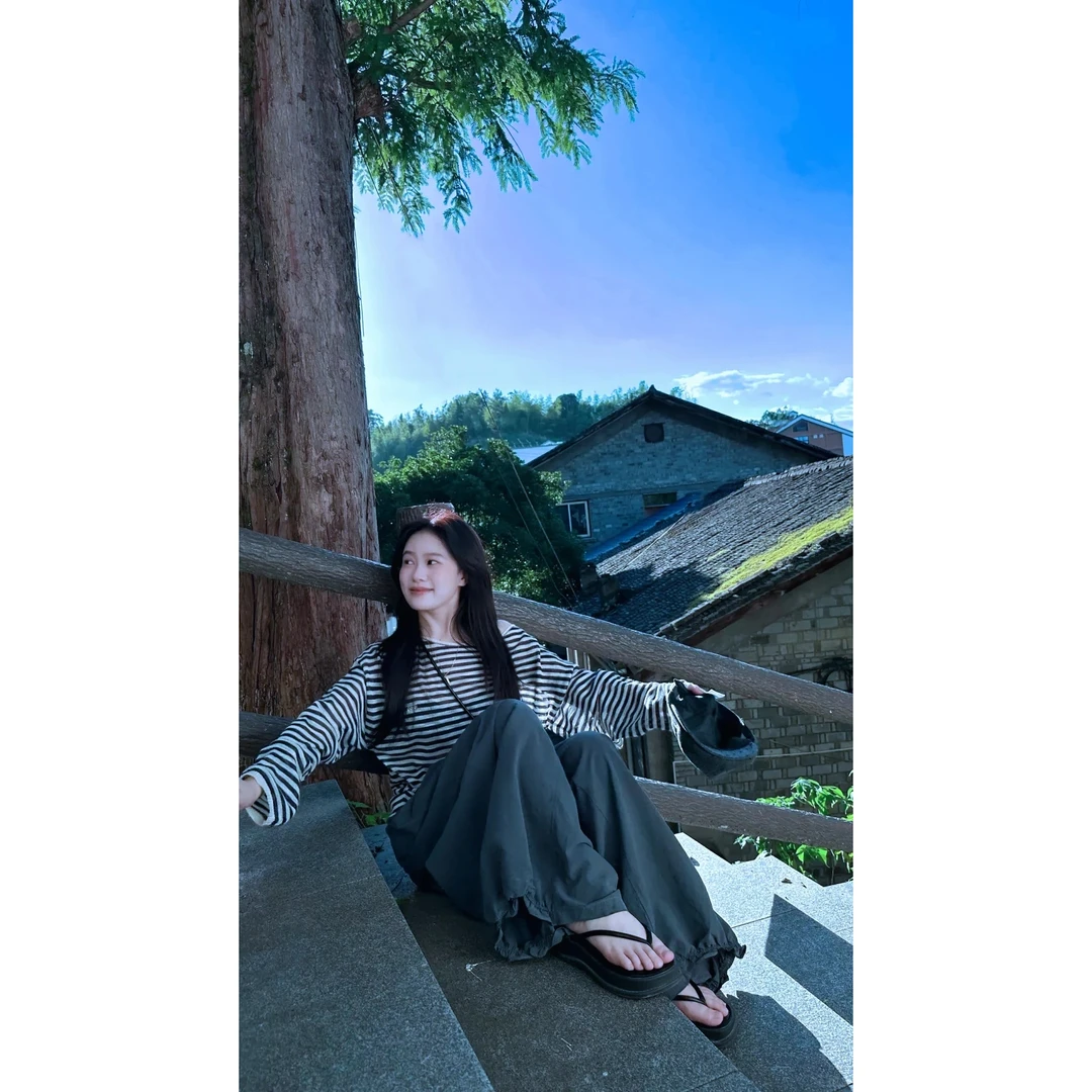 复古斜领黑白条纹长袖T恤女2025年夏季薄款宽松防晒罩衫露肩上衣