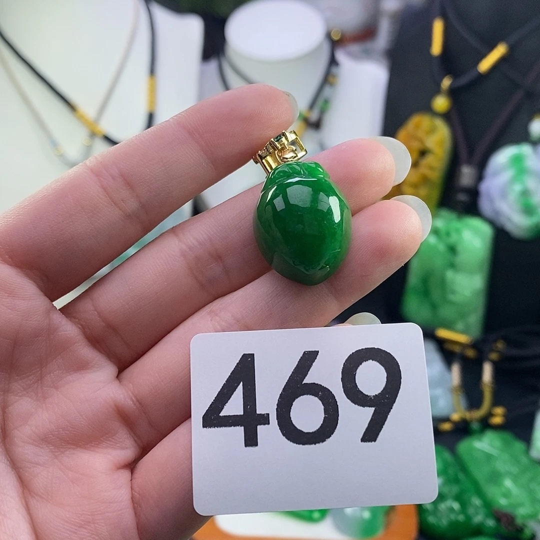 翡翠未镶嵌吊坠(赠链)