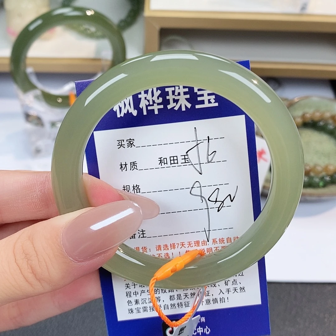 和田玉手镯未镶嵌