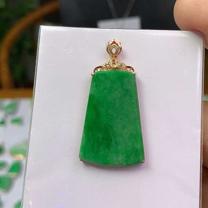 平***@翡翠18K金镶嵌颈饰