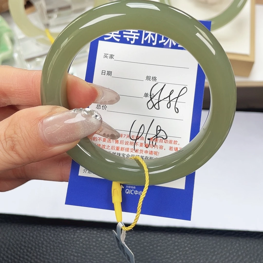 和田玉未镶嵌手镯