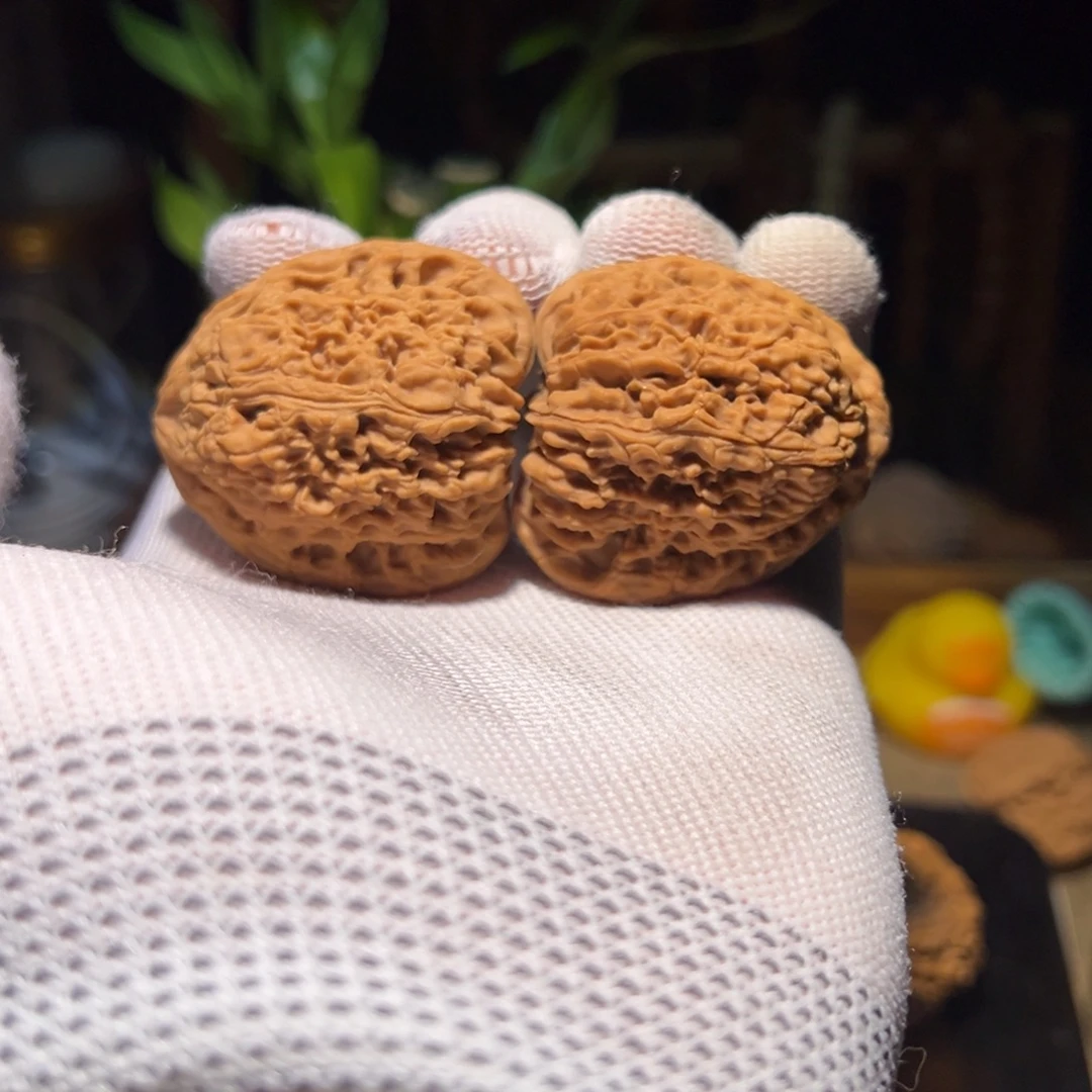 文玩核桃吊坠41.5-40-43 高炮三角 48g s