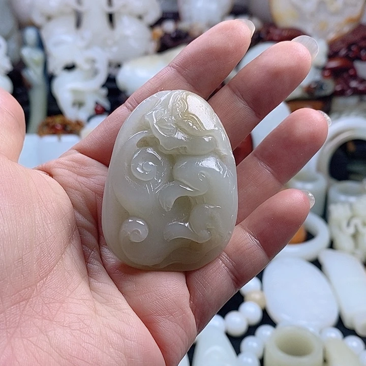 和田玉未镶嵌把件