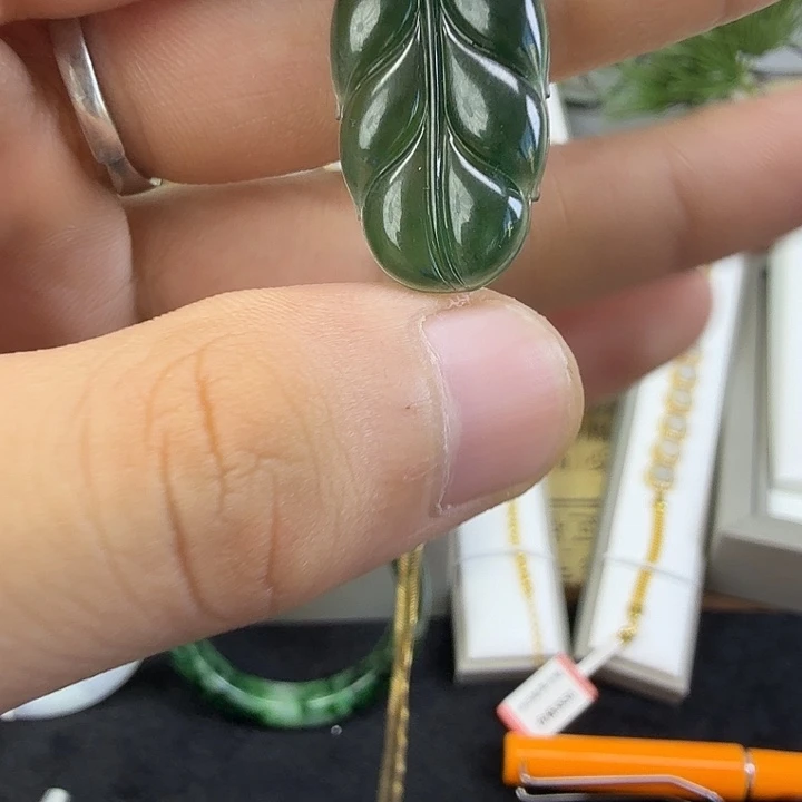颈饰未镶嵌翡翠项链