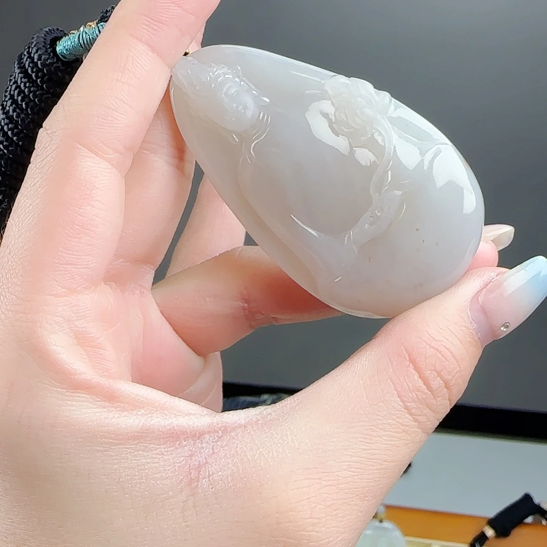 翡翠未镶嵌颈饰素衣