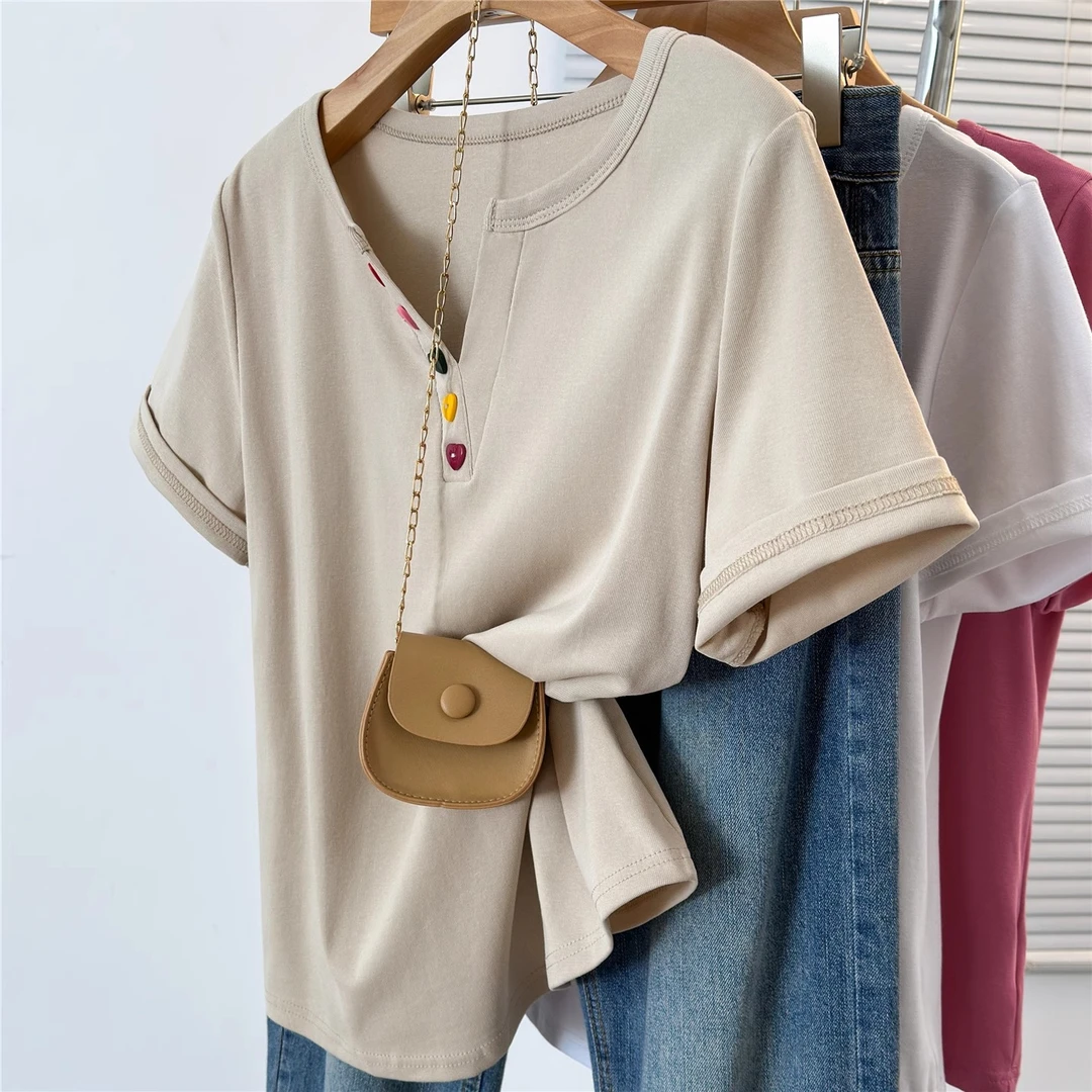 正肩短袖t恤女夏季大码女装胖mm简约百搭彩虹扣V领遮肚子显瘦上衣