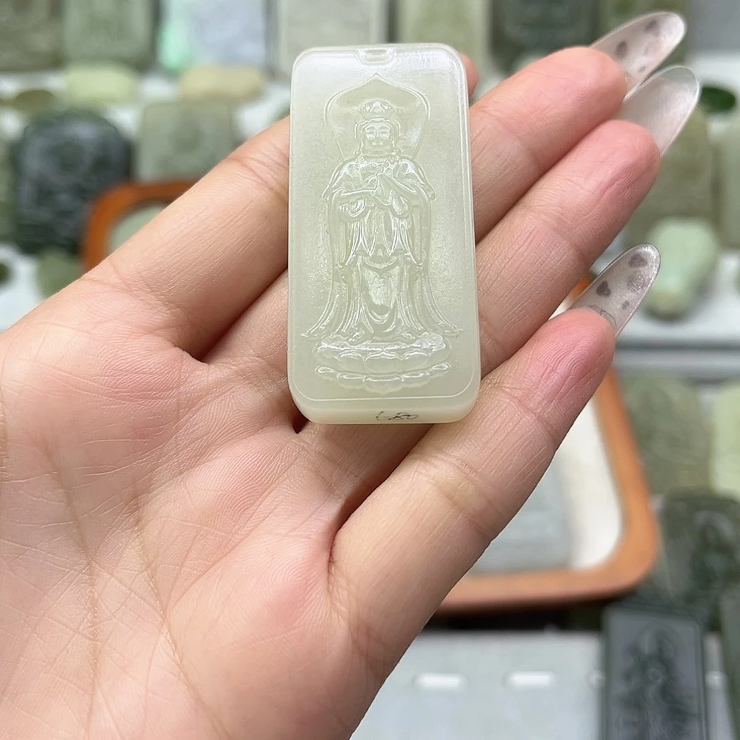 和田玉颈饰未镶嵌睡****?