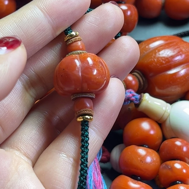 颈饰玻璃葫*娃琉璃…………….