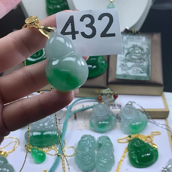 吊坠(赠链)未镶嵌翡翠