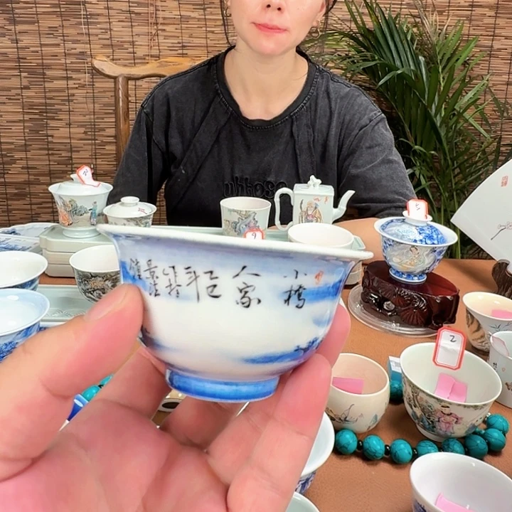摆件景德镇青花压手的工艺是