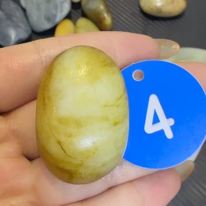 和田玉未镶嵌珠宝半成品