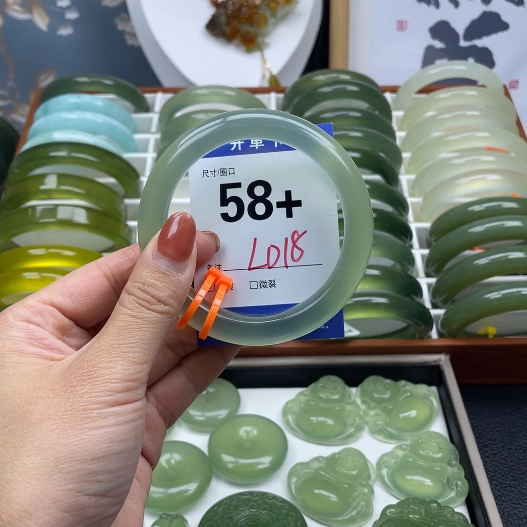 未镶嵌蛇纹石玉手镯九****）