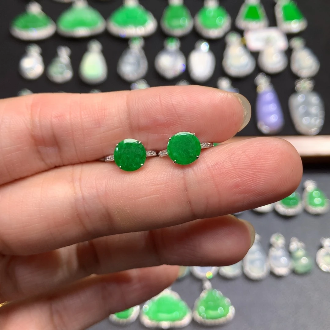 翡翠18K金镶嵌耳饰绿