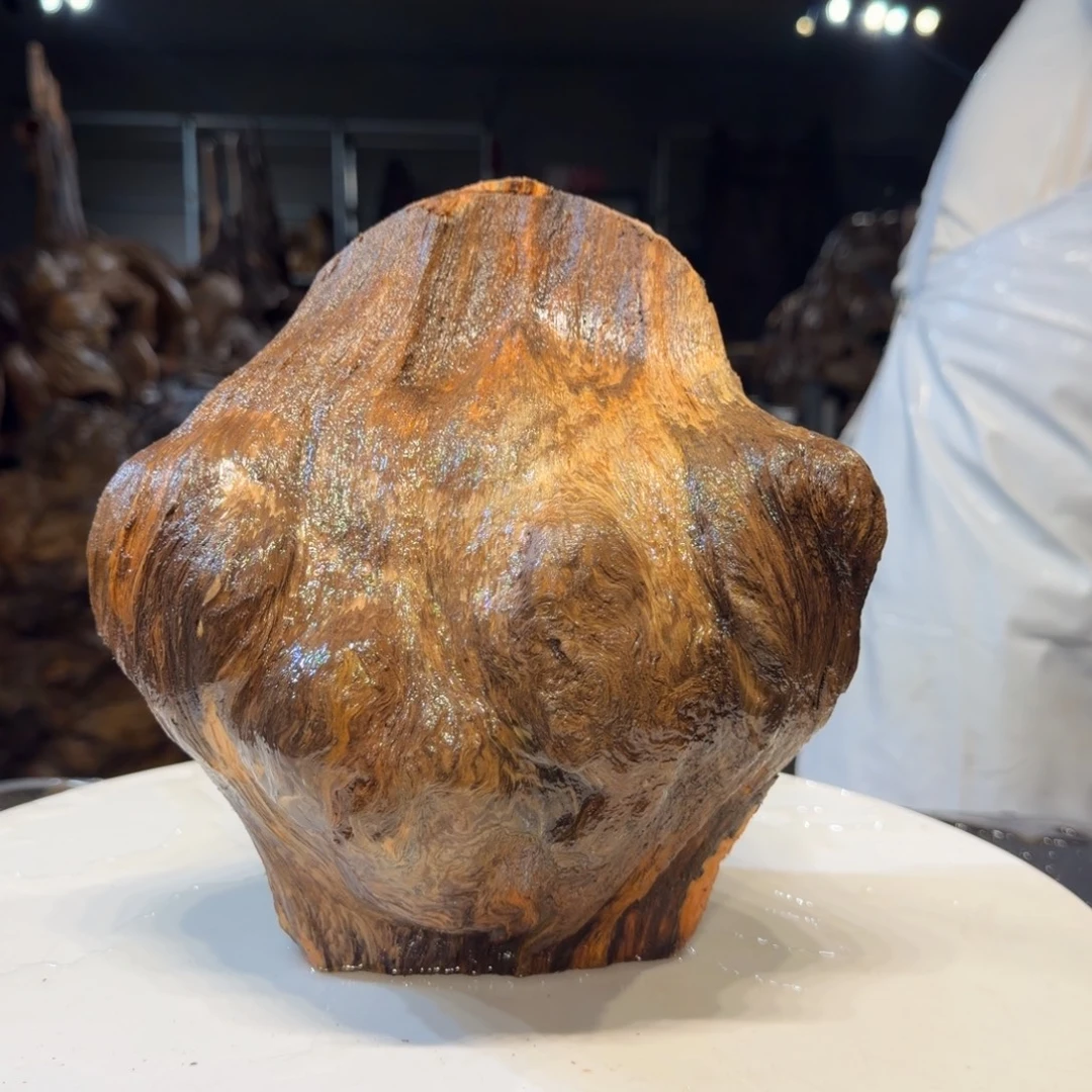 愚***君木王一刀琥珀木摆件127