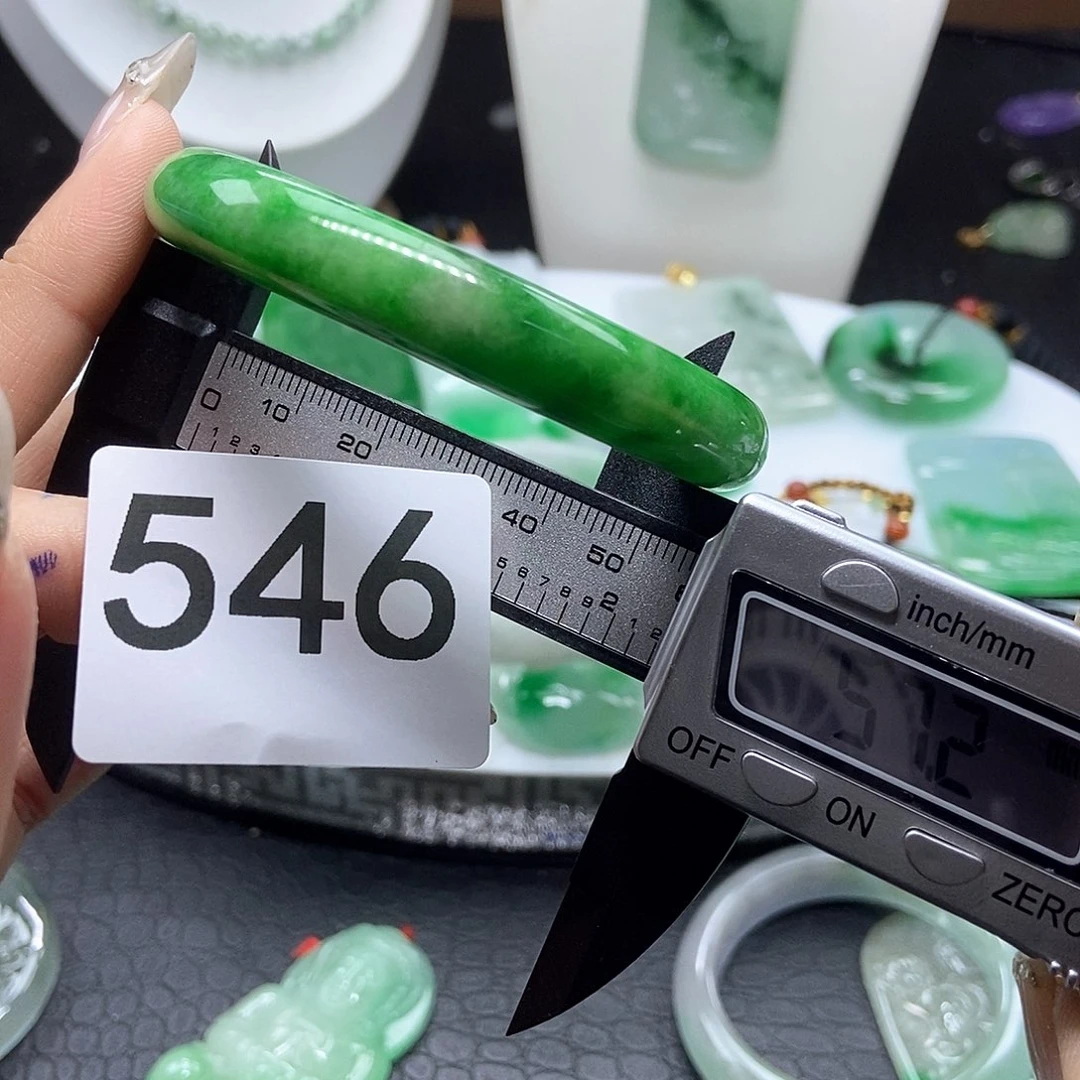 翡翠吊坠(赠链)未镶嵌