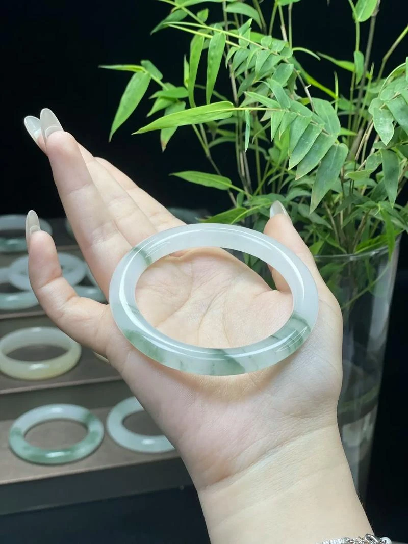 石英质玉手镯多样性发货【轻微色差，实物为准】编号：143