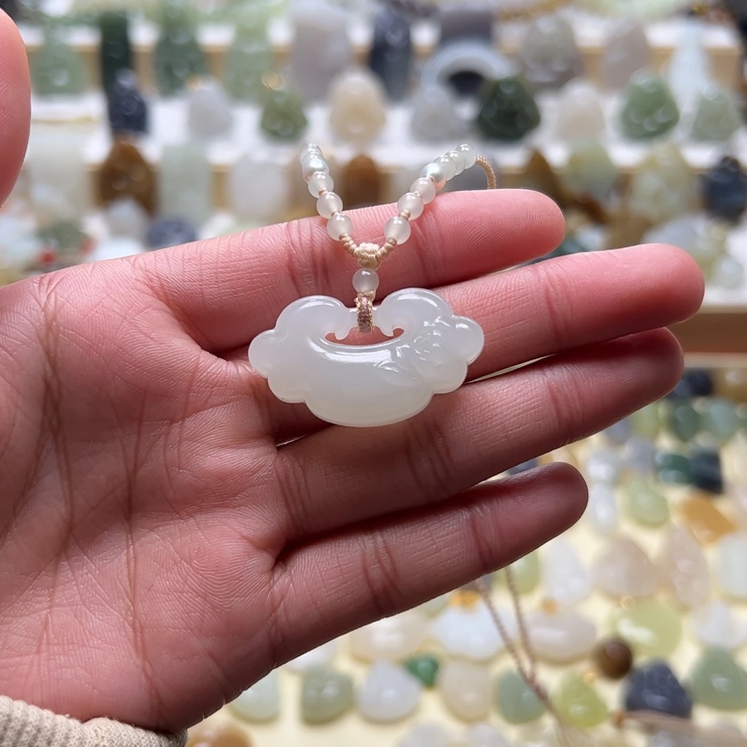 和田玉吊坠(赠链)未镶嵌倩*