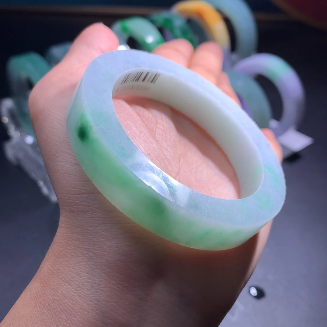 未镶嵌翡翠手镯定制翡翠