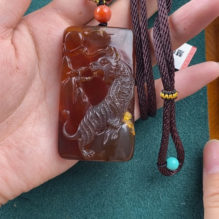 未镶嵌琥珀珠宝奇石