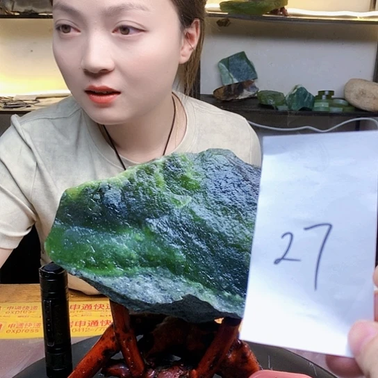 【闪购商品】蛇纹石玉未镶嵌原石尤**分