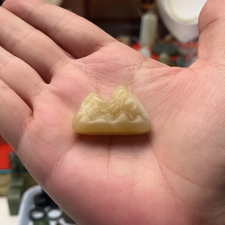 颈饰未镶嵌和田玉小山吊坠