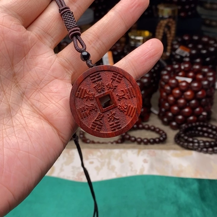 小叶紫檀把件山鬼花钱（4公分）