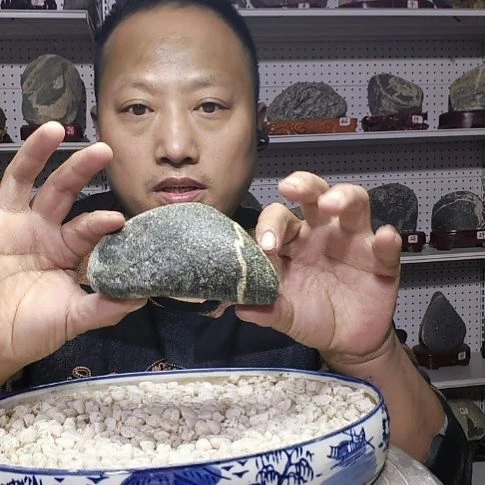 天然葫芦雕刻。电视