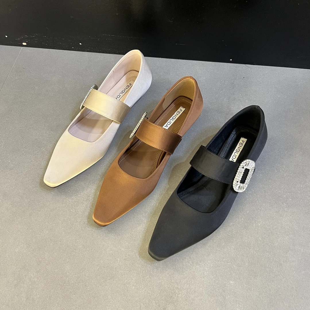 法式单鞋017-17乐福鞋水钻粗跟玛丽珍尖头女鞋气质时尚百搭复古