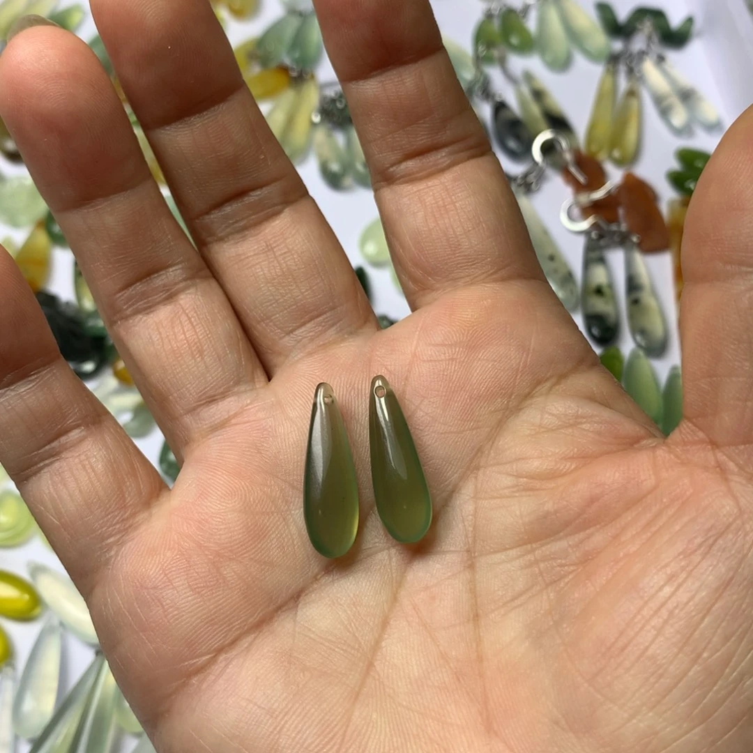 未镶嵌蛇纹石玉耳环