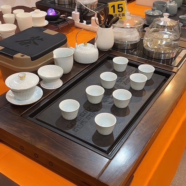 茶具一片漆黑……在乎