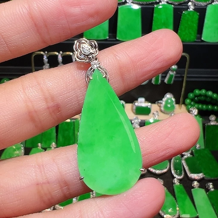 翡翠吊坠(不含链)18K金镶嵌