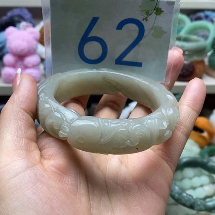 未镶嵌手镯石英岩玉