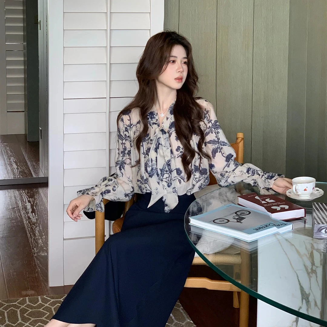 木子李的李【墨染花影】早秋水墨印花飘带衬衫藏青风衣半裙三件套