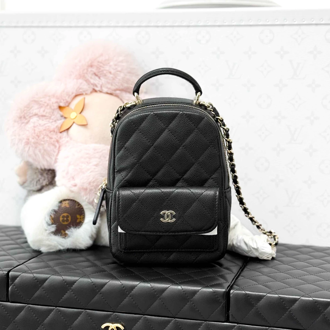 99新 Chanel/香奈儿 24C爆款黑色双肩包，可斜挎可双肩背