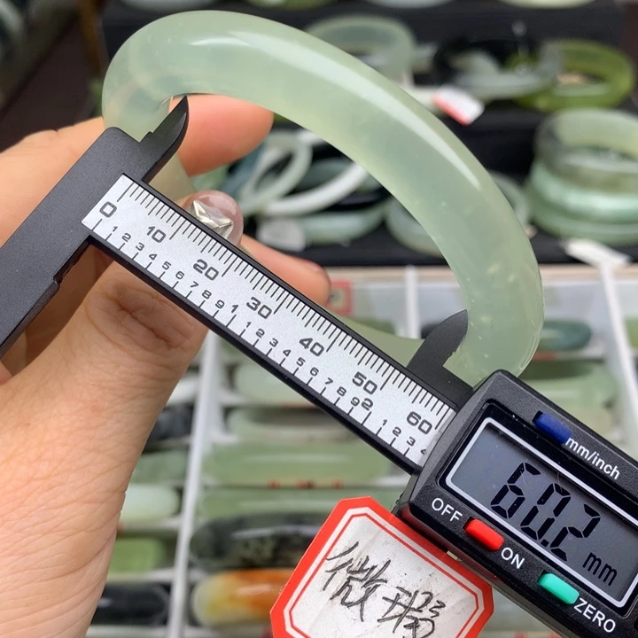 蛇纹石玉未镶嵌手镯872