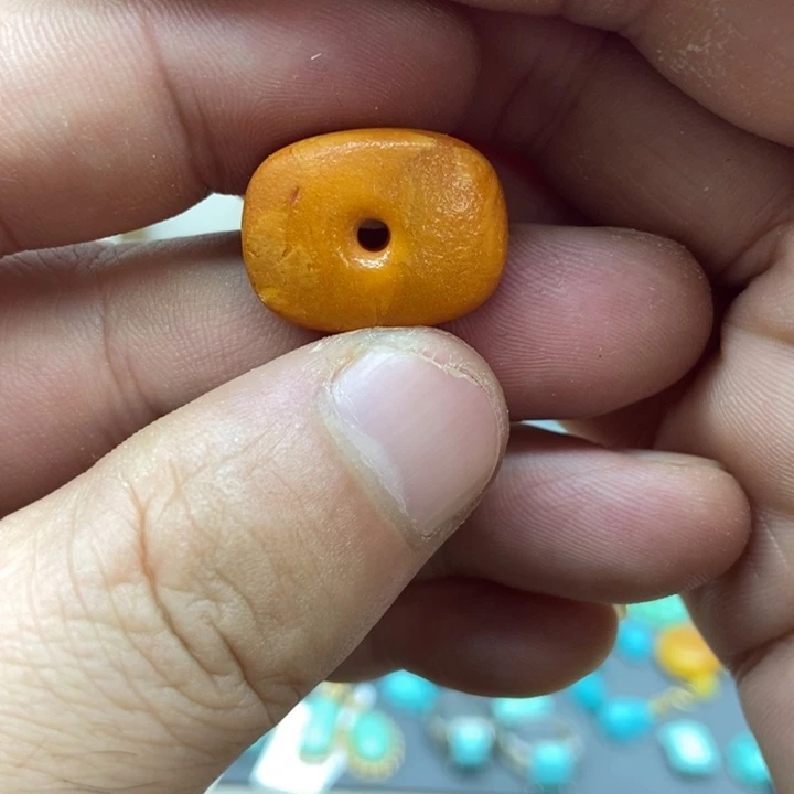 琥珀未镶嵌裸石配饰