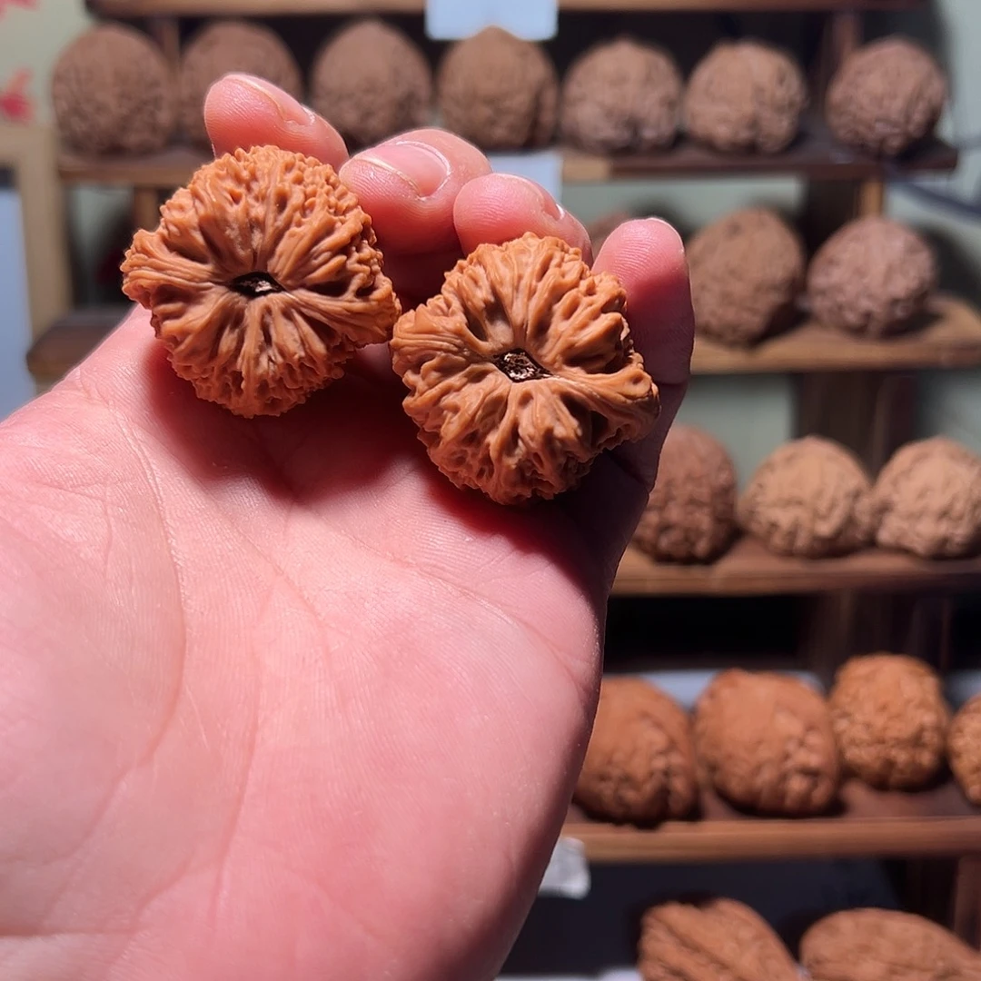 一*哥文玩核桃，南疆凹底