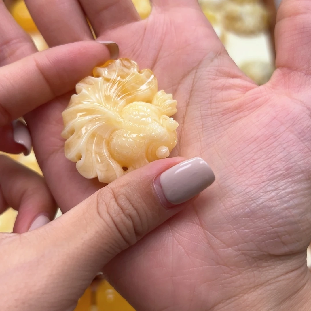 桔***8琥珀未镶嵌颈饰蜜蜡