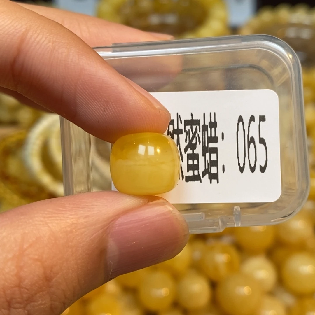 蜜蜡未镶嵌珠宝奇石055